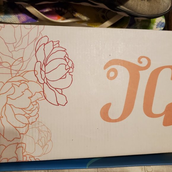 TG Wine Colored Lindon Ankle Strap Flats Brand New in Box! - Picture 3 of 4